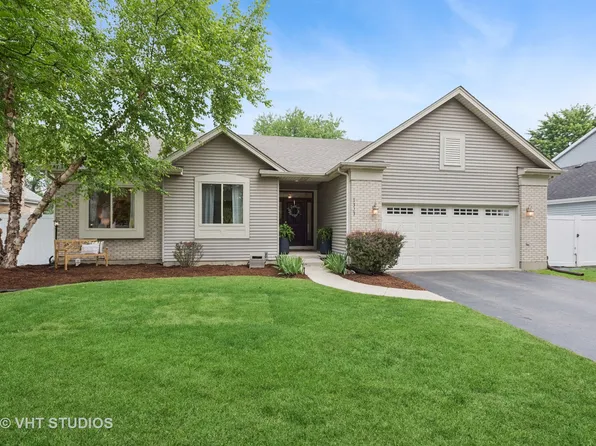 1373 Loch Lomond Dr, Crystal Lake, IL 60014