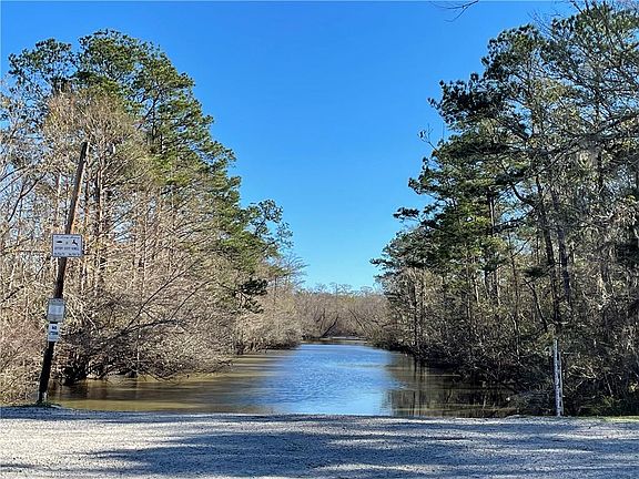 5th image of Holly Dr