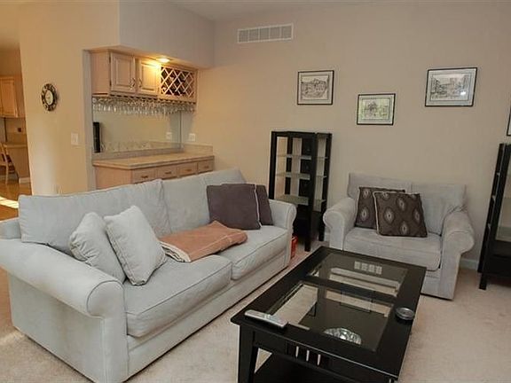 3rd image of 5989 Oak Grove Ct