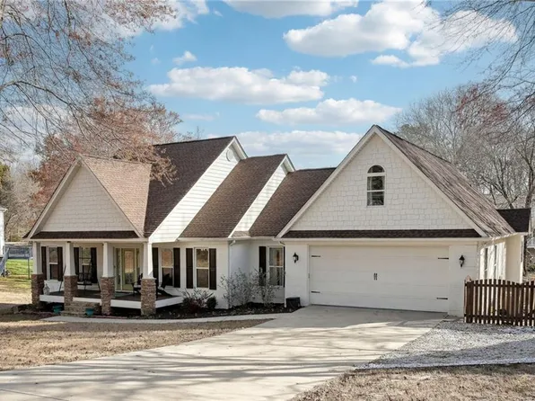 3928 Fieldstone Dr, Gainesville, GA 30506