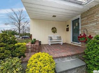 372 Princeton Rd, Rockville Centre, NY 11570