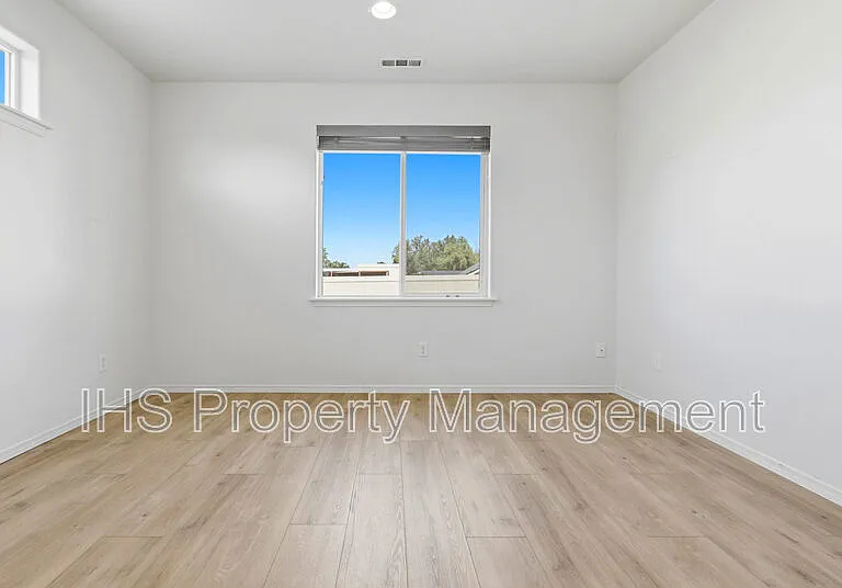 1918 Elm Pl — Photo 14