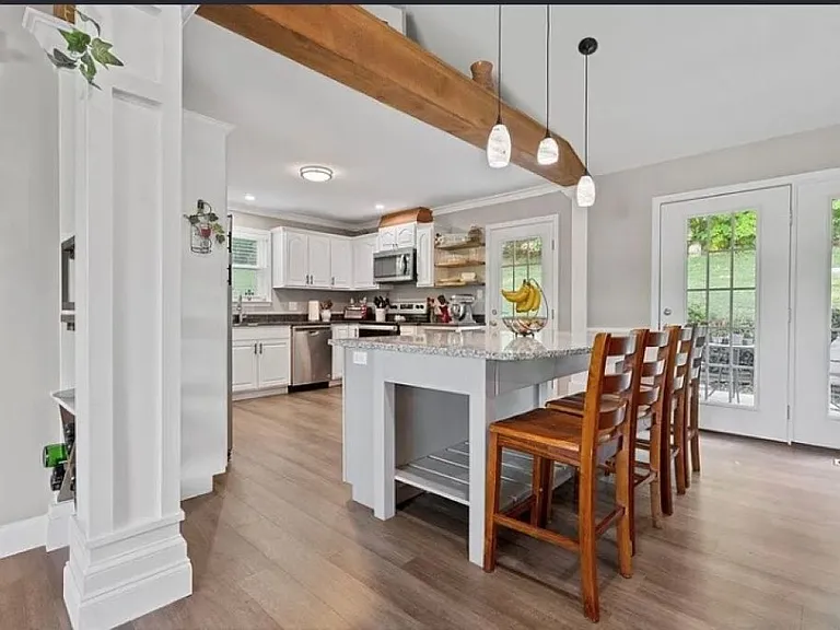 3704 Hilldale Dr NE — Photo 5