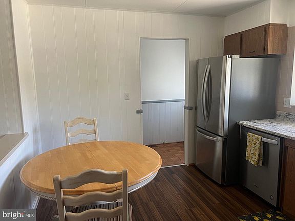 3rd image of 705 Bayberry Rd