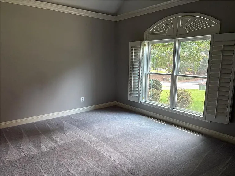 96 Highgrove Dr — Photo 4