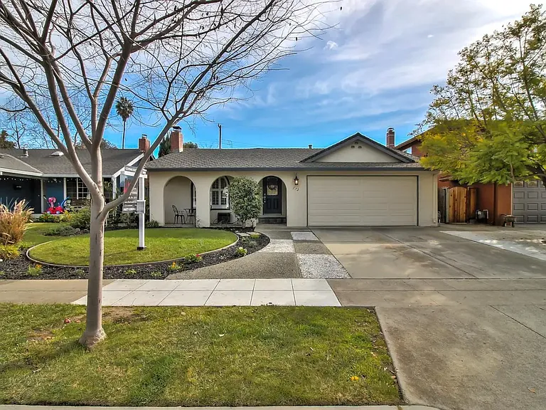 172 Venado Way — Photo 1