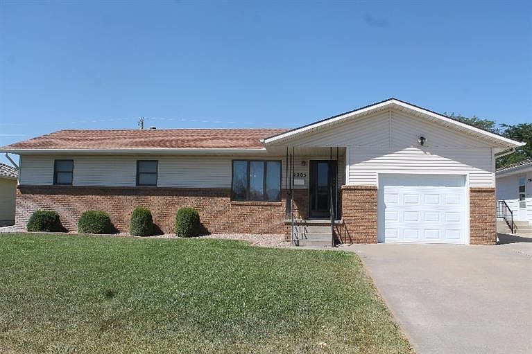 1st image of 2205 Henry Dr