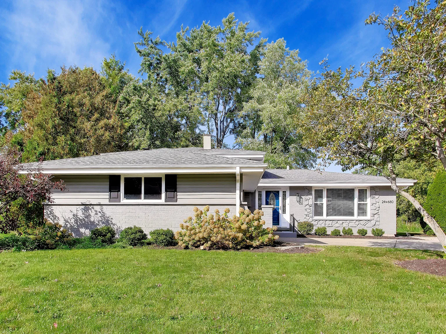 3 bed, 1555 sqft, $2,950 — Photo 3