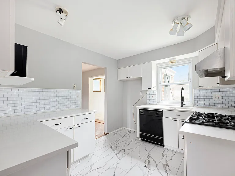 4772 Marian Ave — Photo 6