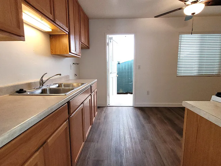 1249 Lyons Ln — Photo 2