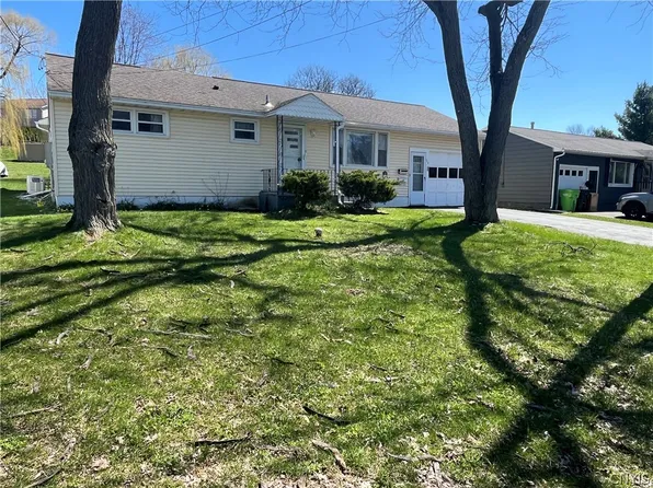 123 Plaxdale Rd, Liverpool, NY 13088