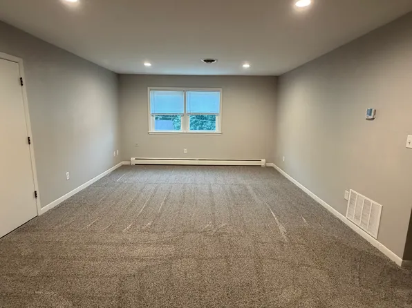 518 E Market St #5, Hennepin, IL 61327