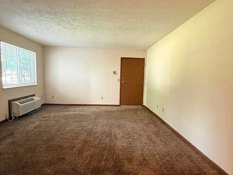 637 Mentor Ave — Photo 5
