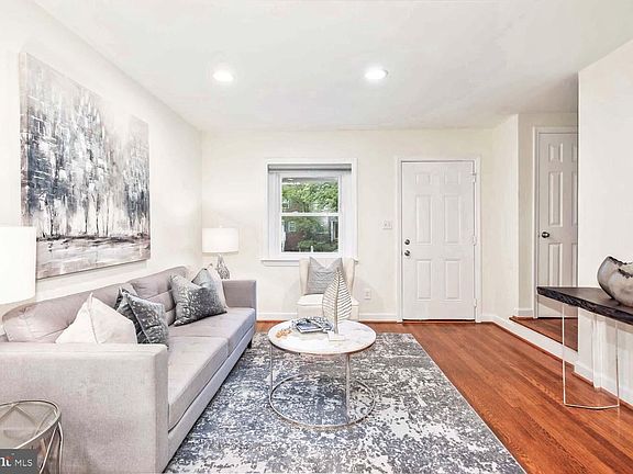 5th image of 514 E Alexandria Ave