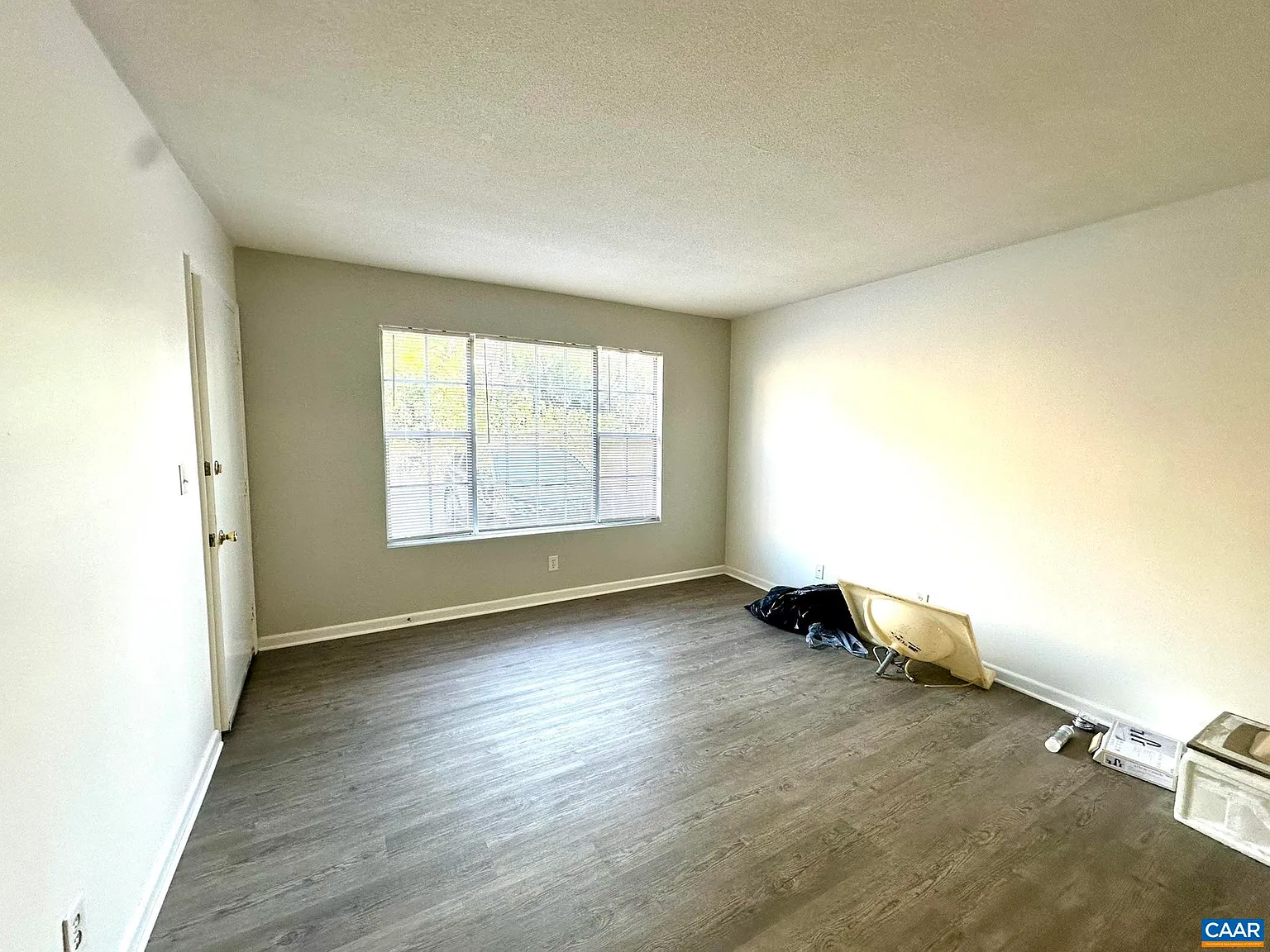 2 bed, 1.0 bath, 863 sqft, $1,450 — Photo 2