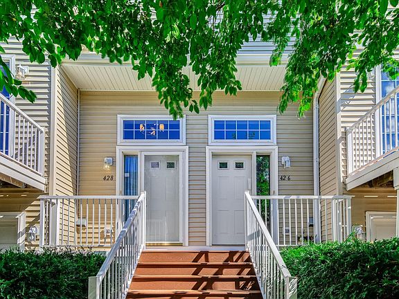 3rd image of 428 Willoughby Way W