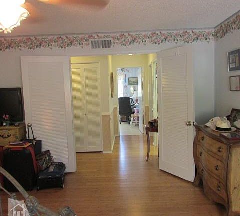 3rd image of 3206 Sierra Dr