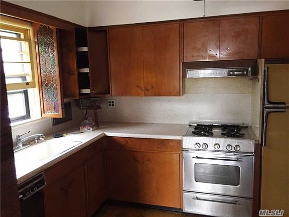 4th image of 208 E Beverly Pkwy