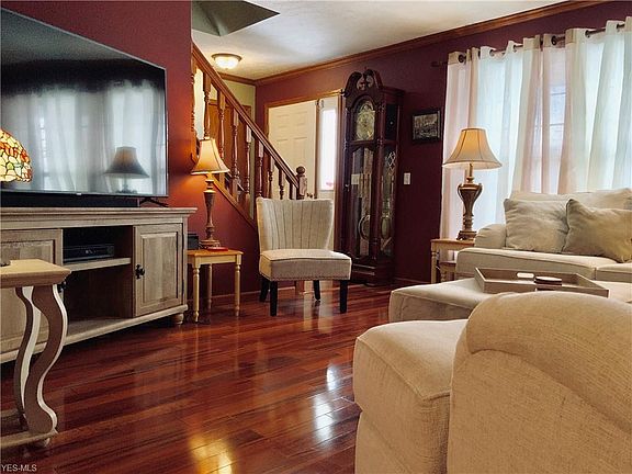 4th image of 246 Simon Ln