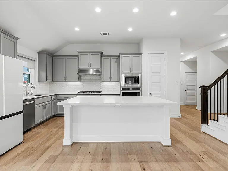 401 Sitlington Ln — Photo 11