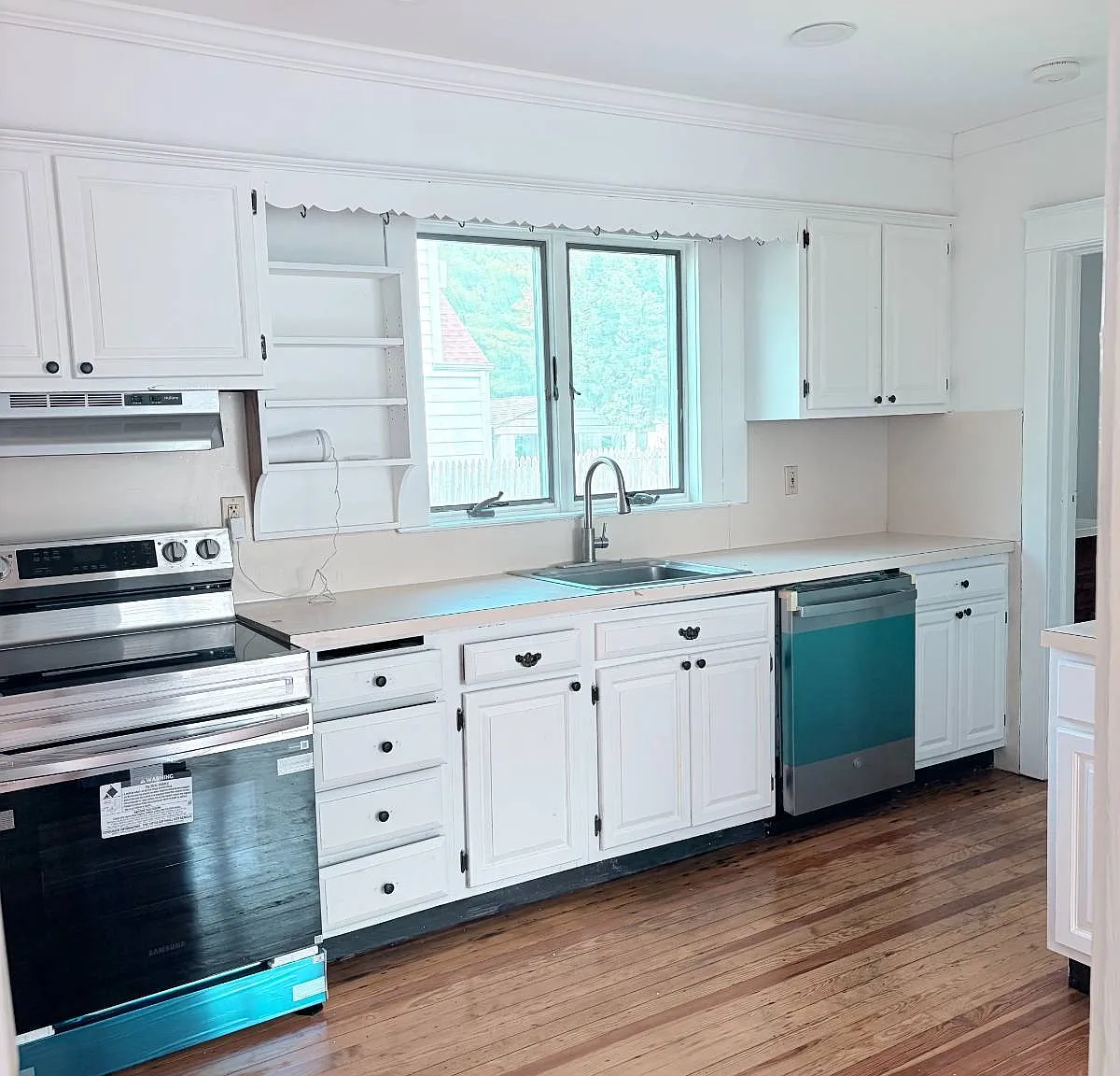 4 bed, 3.0 bath, 1286 sqft, $4,400 — Photo 3