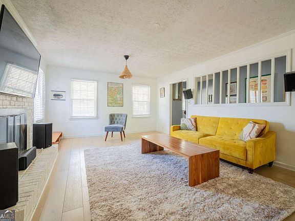 4th image of 4354 Riverside Dr SW