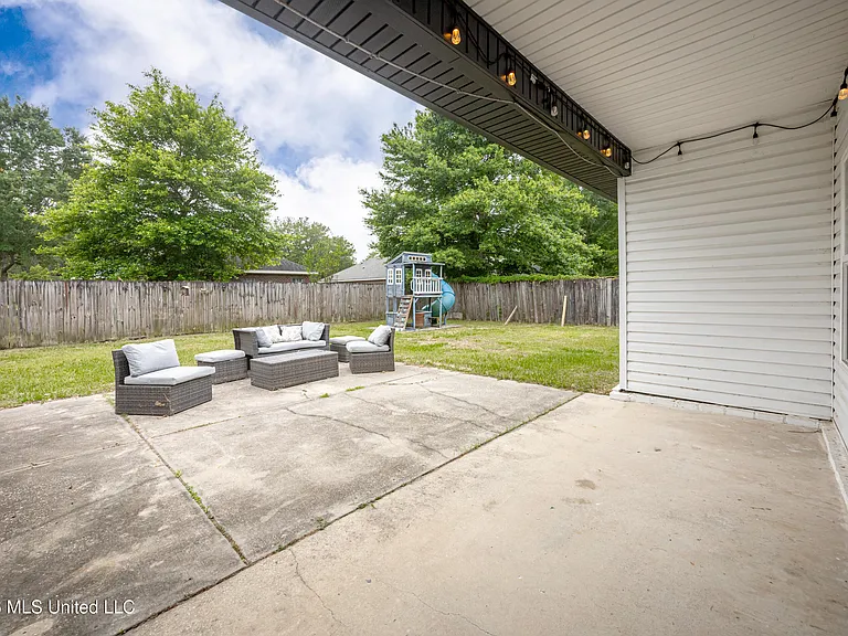 15208 Lisa Dr — Photo 45
