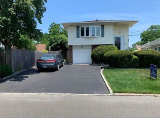 172 N Clinton Ave, Lindenhurst, NY 11757