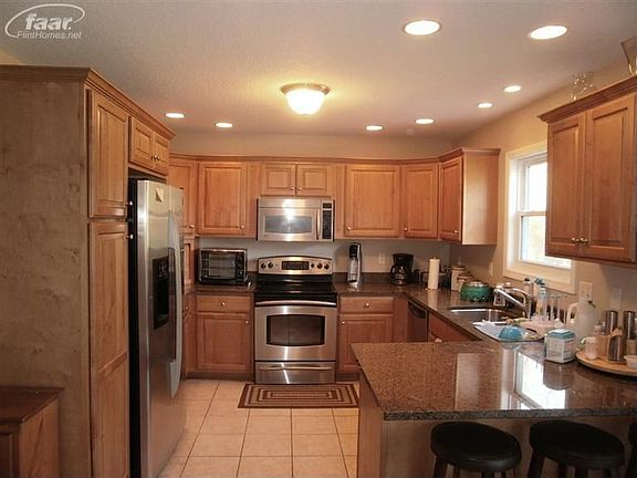 5th image of 7413 Paradise Dr