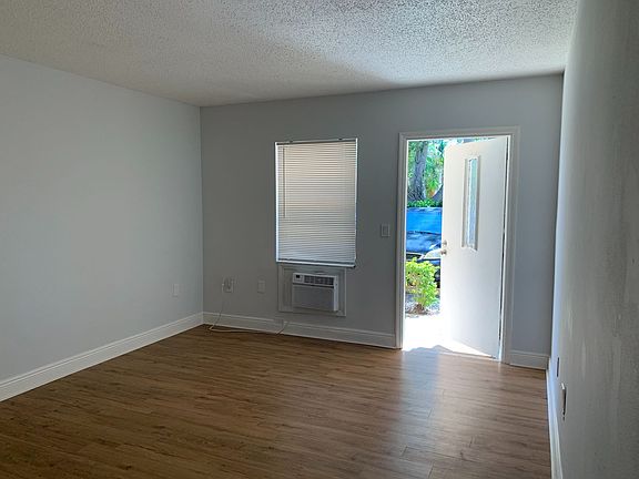 4th image of 504 Barcelona Ave Unit 8