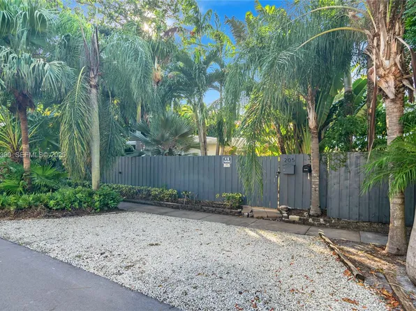 205 NE 16th Ter, Fort Lauderdale, FL 33301