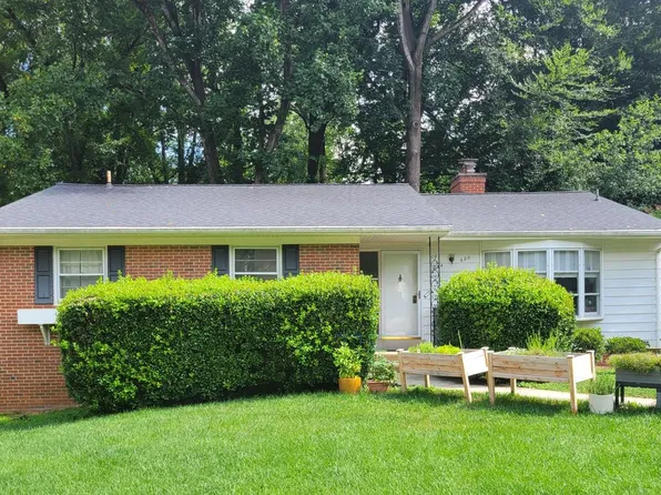 10104 Scout Dr, Fairfax, VA 22030