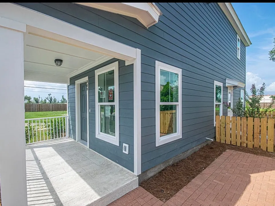 305 Raven Ln