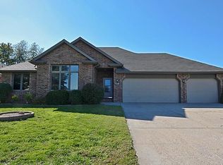2449 S Pembrook Ave, Springfield, MO 65807