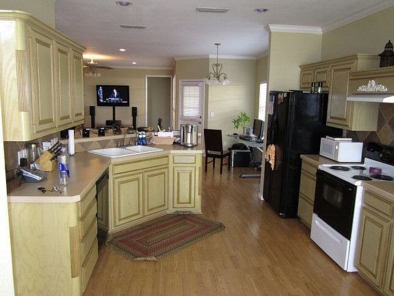 5th image of 2205 Medford Ct