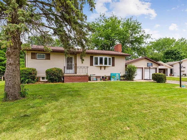 300 1st St W, Newhall, IA 52315