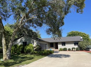 1662 Brandywine Ln, Dixon, IL 61021