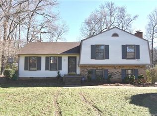 5919 Idlebrook Dr, Charlotte, NC 28212