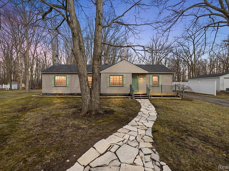 1st image of 2653 Simpson Dr