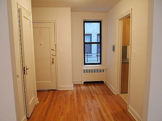 3rd image of 245 Seaman Ave APT 4B