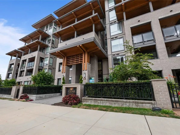 7588 16th St #612, Burnaby, BC V3N 1A5