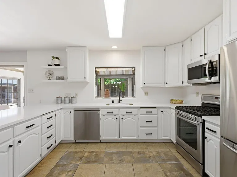 7516 Shady Hollow Dr — Photo 20