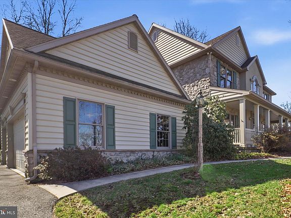 4th image of 364 Evans Rd