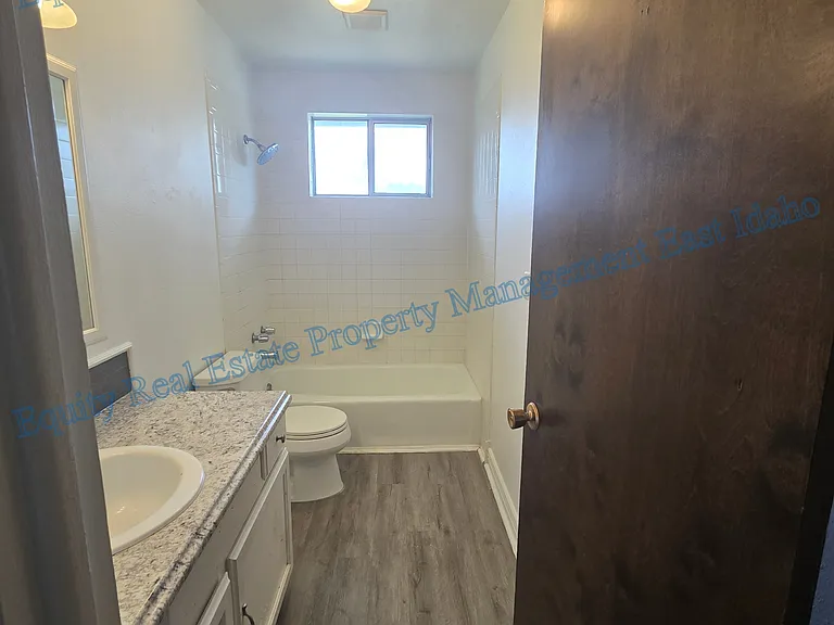ID - 848, 852, 854, 856 Bryan Rd - LB - 854 — Photo 18