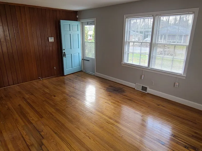 129 S Gordon Dr — Photo 2