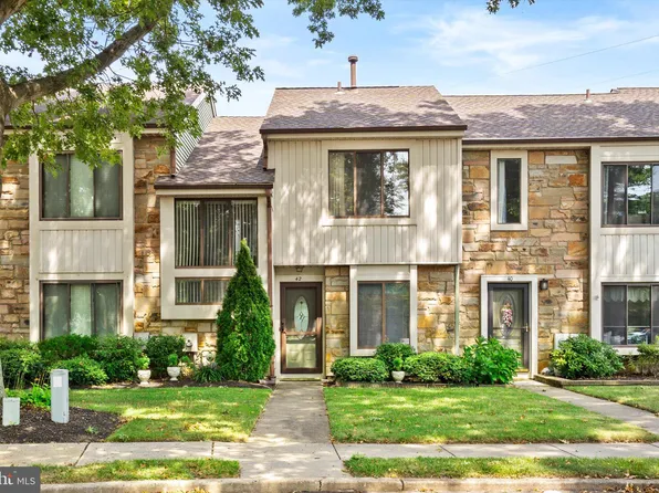 42 Topaz Ln, Hamilton, NJ 08690