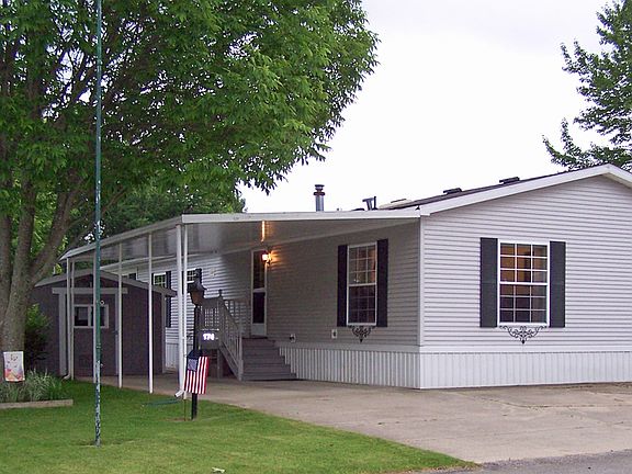 2nd image of 174 Aspen St