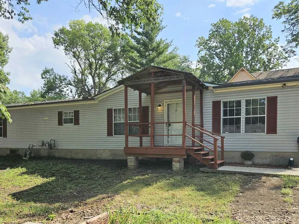 2222 SW 2nd St, Topeka, KS 66606