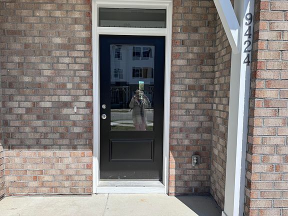 4th image of 9424 Sun Fountain Dr