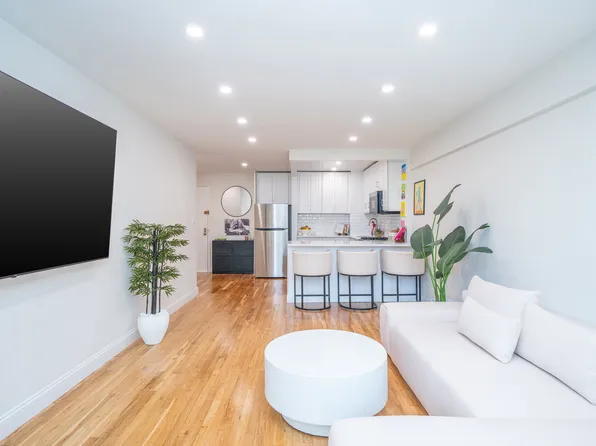 740 East 32nd Street image 3 of 19